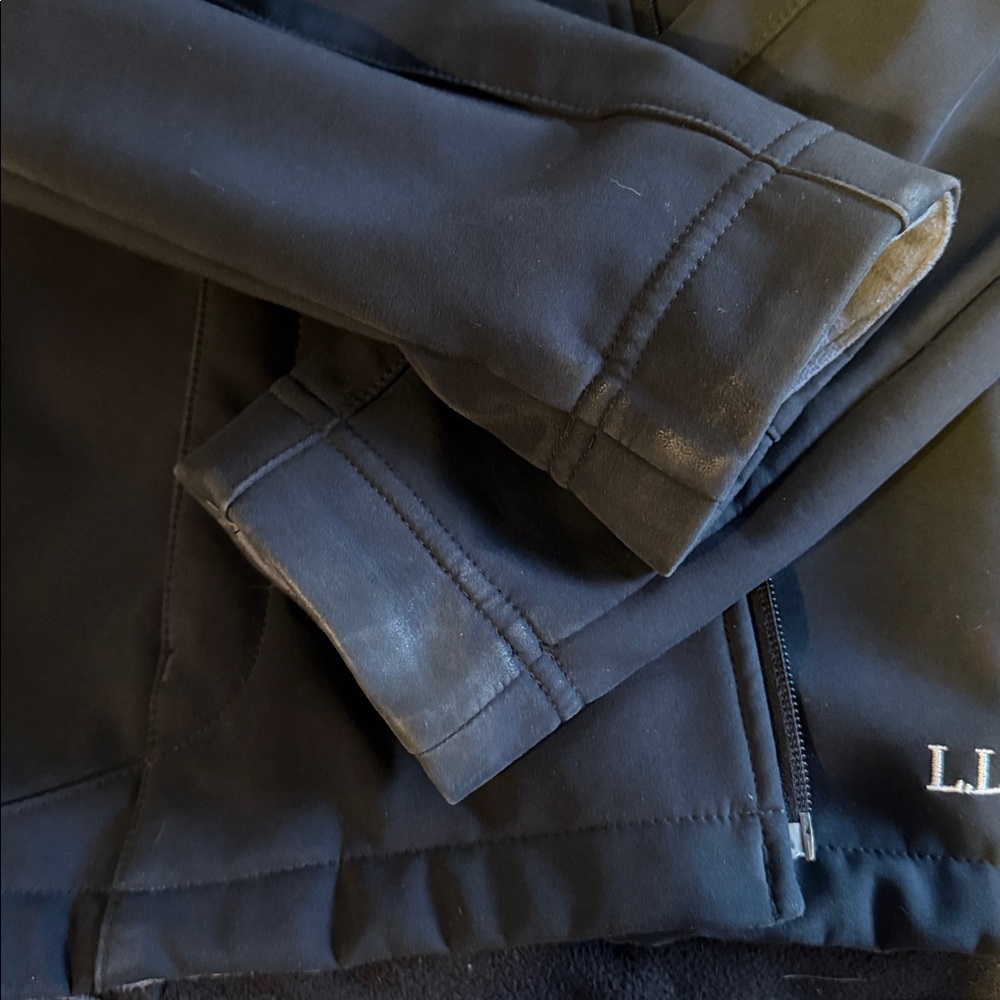 L.L. Bean Classic black Softshell Jacket - Picture 6 of 7